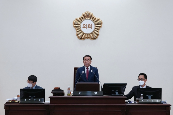 한편 영천시의회는 오는 18일 제224회 임시회를 개의하고 2022년 하반기 주요업무보고를 받는 등 본격적인 의정활동에 돌입한다.